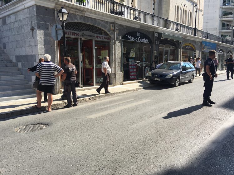 Ένοπλη ληστεία με καλάσνικοφ σε κοσμηματοπωλείο στο κέντρο της Τρίπολης!