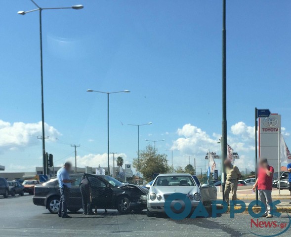 «Καραμπόλα» τριών αυτοκινήτων στη Νέα Είσοδο της Καλαμάτας!