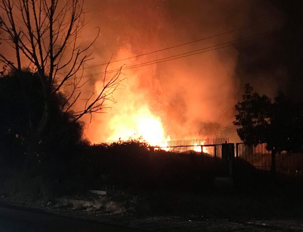 Βίντεο από τη μεγάλη φωτιά στο παλιό εργοστάσιο του Λέκκα