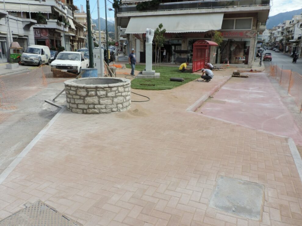 Σε χρήση η πλατεία και η νέα στάση στη συμβολή Μπουλούκου και Αθηνών