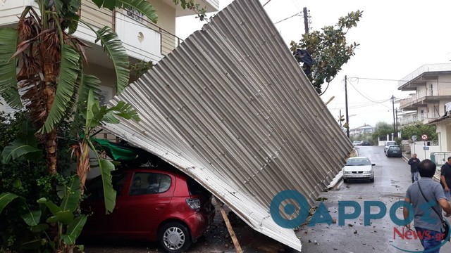 «Ιπτάμενες» σκεπές και πινακίδες στην Καλαμάτα! (βίντεο και φωτογραφίες)