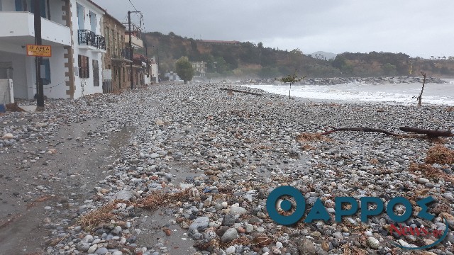 Μεγάλο πρόβλημα στις Κιτριές, πέτρες στο Ακρογιάλι