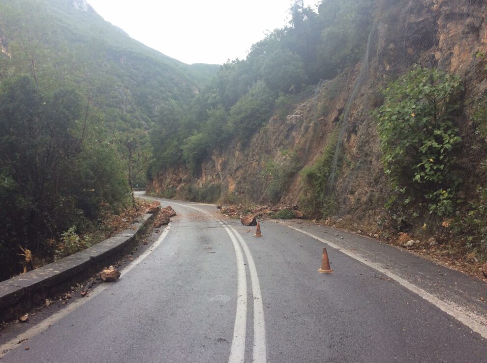 Κατολίσθηση στο δρόμο για τον Ταΰγετο