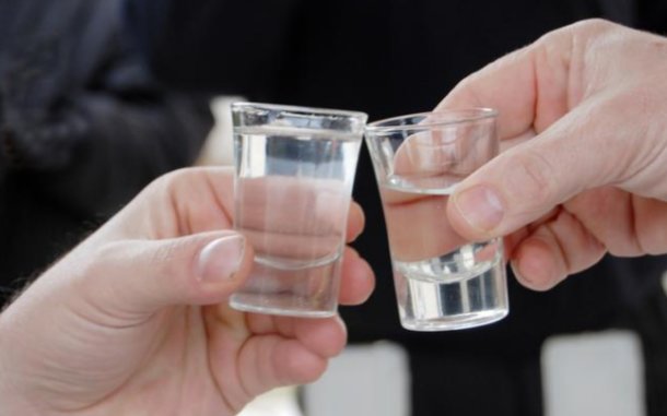 Συνελήφθησαν 3 άτομα για παράβαση του Τελωνειακού Κώδικα -Κατασχέθηκαν 11.000 λίτρα κρασιού & τσίπουρου