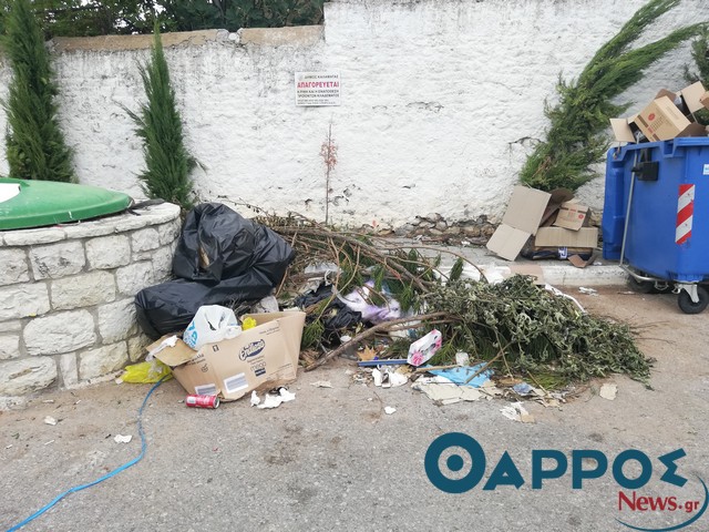 Η πλατεία του νεκροταφείου