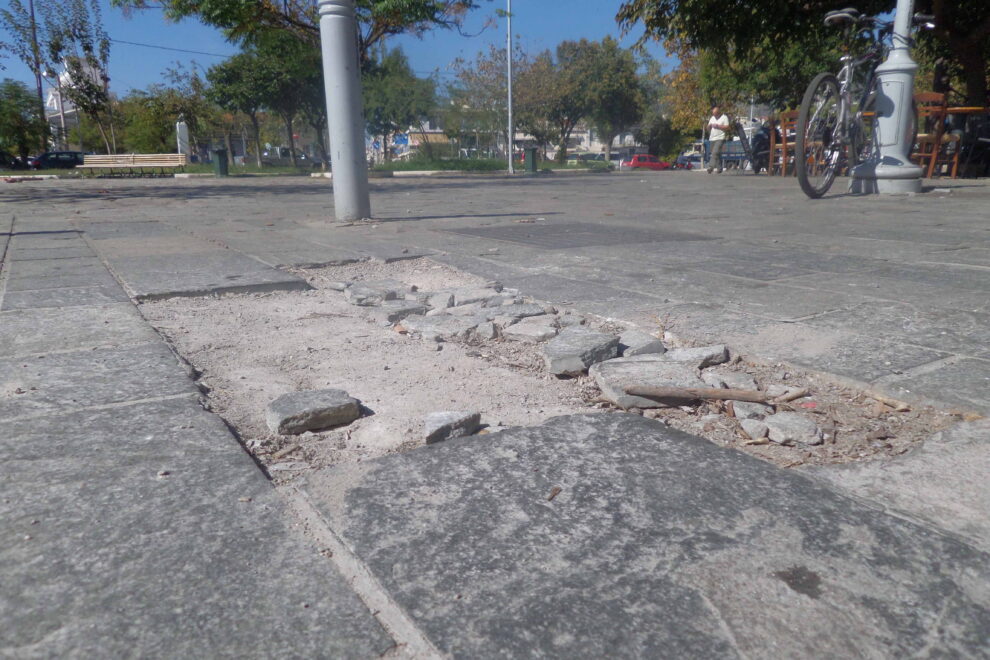 Έσπασαν οι πλάκες