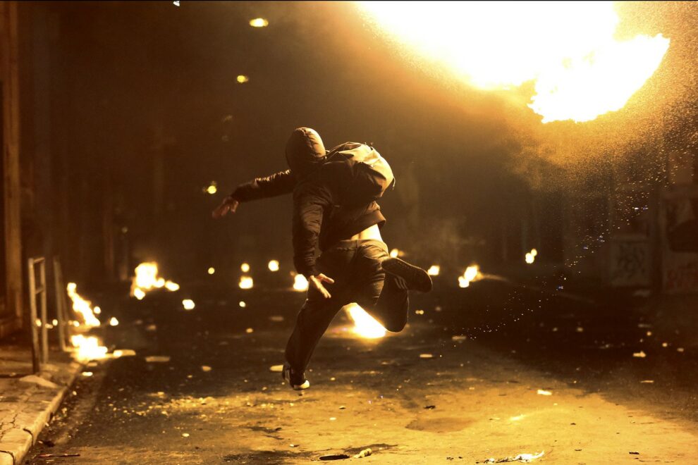 Επίθεση με μολότοφ σε αλβανικό τουριστικό γραφείο