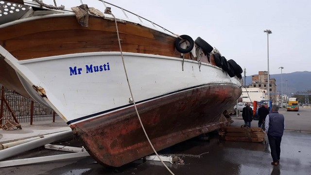 Φόβοι ότι το λιμάνι Καλαμάτας θα μετατραπεί σε νεκροταφείο σκαφών