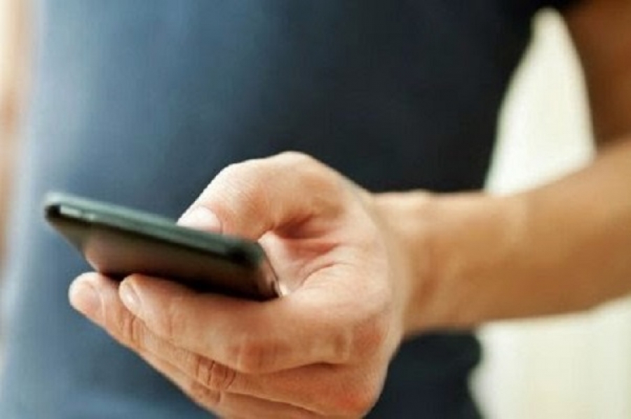 23χρονη έκλεψε κινητό από κατάστημα