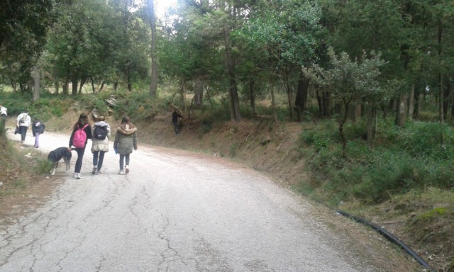Στη δύση του 2018 μαθητές περπατούν 7 χιλιόμετρα καθημερινά για να μεταφερθούν στο σχολείο τους!
