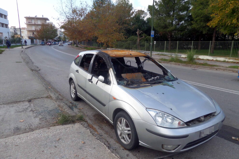 Αυτοκίνητο πήρε φωτιά στην Κρήτης