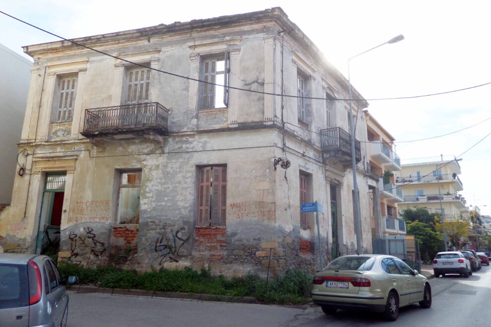 Ετοιμόρροπο κτήριο