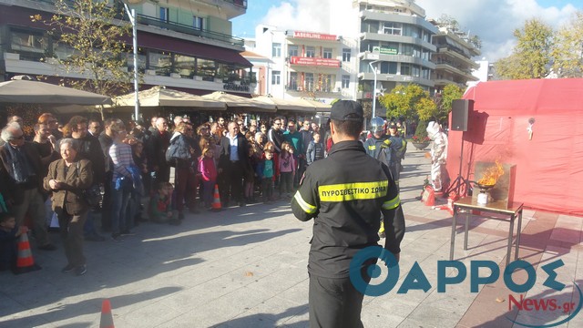 Επίδειξη και ενημέρωση από την Πυροσβεστική