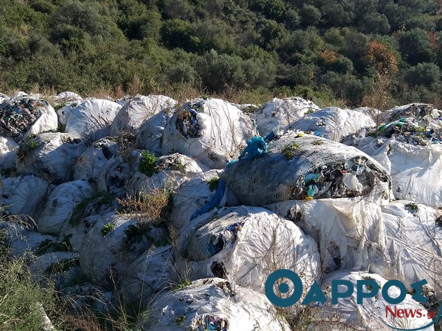 Από εποχής Δήμου Θουρίας παρατημένες εκατοντάδες μπάλες με σκουπίδια