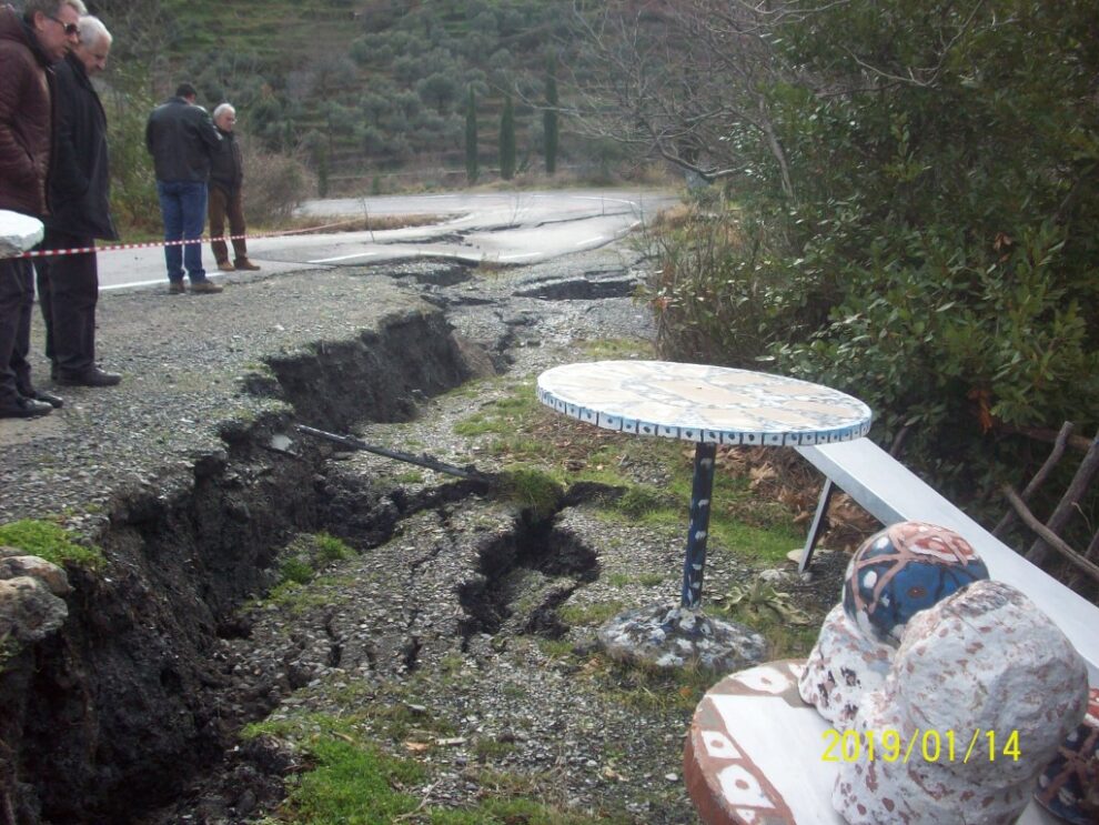 Κλιμάκιο τεχνικών επιστημόνων του Δήμου Καλαμάτας στις κατολισθήσεις στην περιοχή Αλαγονίας