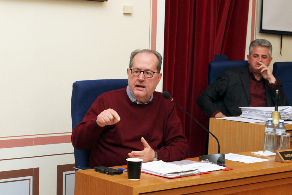 «Έδρανο» αντιπαράθεσης του  Π. Νίκα με την πολιτική Π. Τατούλη η προχθεσινή συνεδρίαση του Δ.Σ. Καλαμάτας