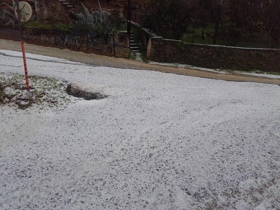 Έντονη χαλαζόπτωση σε διάφορες περιοχές κοντά στην Καλαμάτα