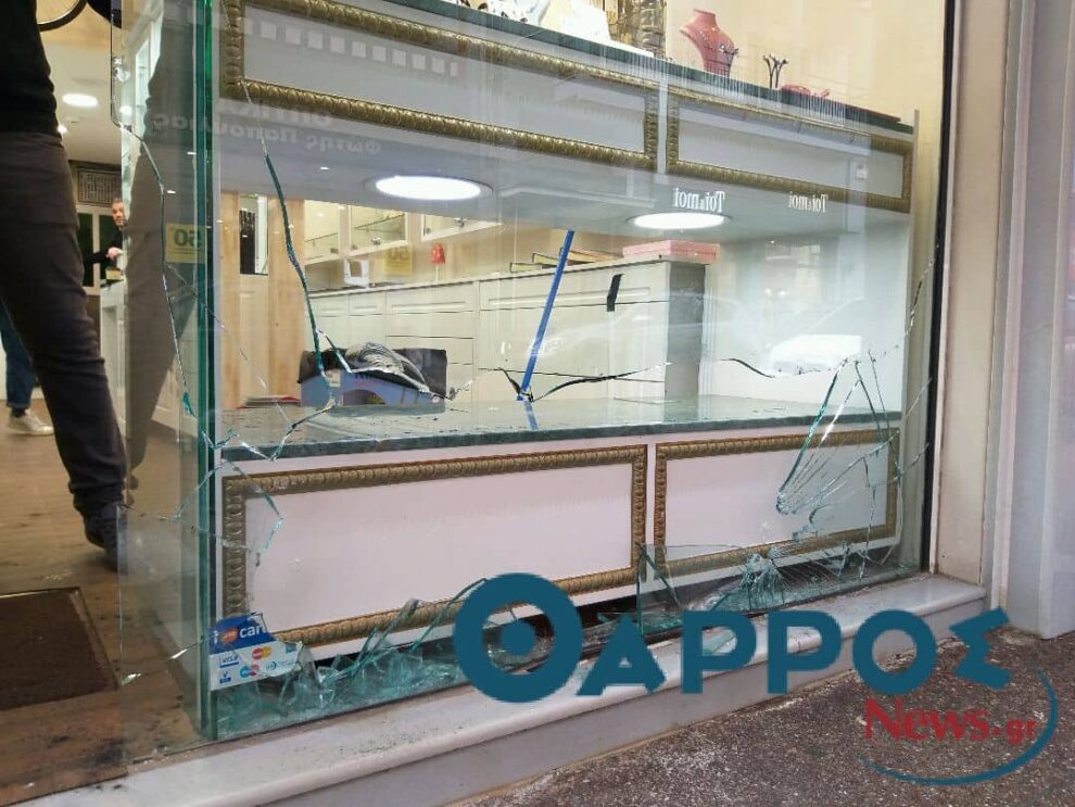 Θρασύτατη ληστεία στο κέντρο της Καλαμάτας