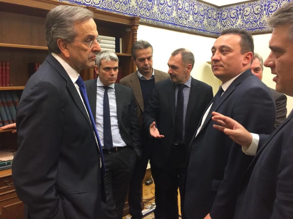 Στο «πλευρό» του Αντώνη Σαμαρά μετά την ιστορική ομιλία ο Μίλτος Χρυσομάλλης