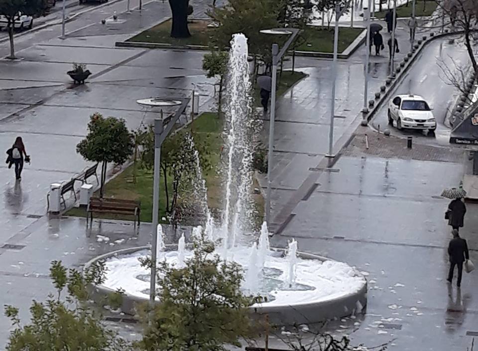 Το βόρειο σιντριβάνι γέμισε αφρούς