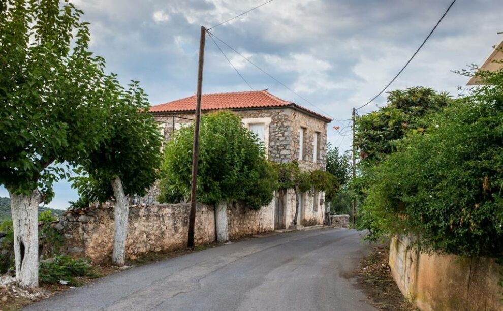 Μήνυση για τη μη μεταφορά των παιδιών στο σχολείο κατέθεσε η μητέρα από τα Καλλιανέικα