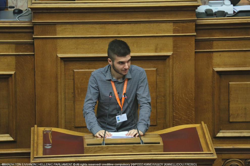Ζητήματα ταυτότητας και σεξουαλικότητας έθεσε ο βουλευτής των Εφήβων του ΓΕΛ Κυπαρισσίας, Αθανάσιος-Αναστάσιος Κωνσταντόπουλος