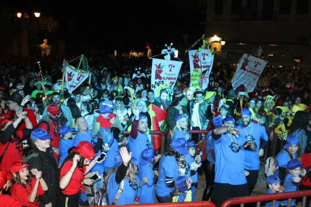 7ο Καλαματιανό Καρναβάλι: Με μεγάλη επιτυχία η νυχτερινή παρέλαση
