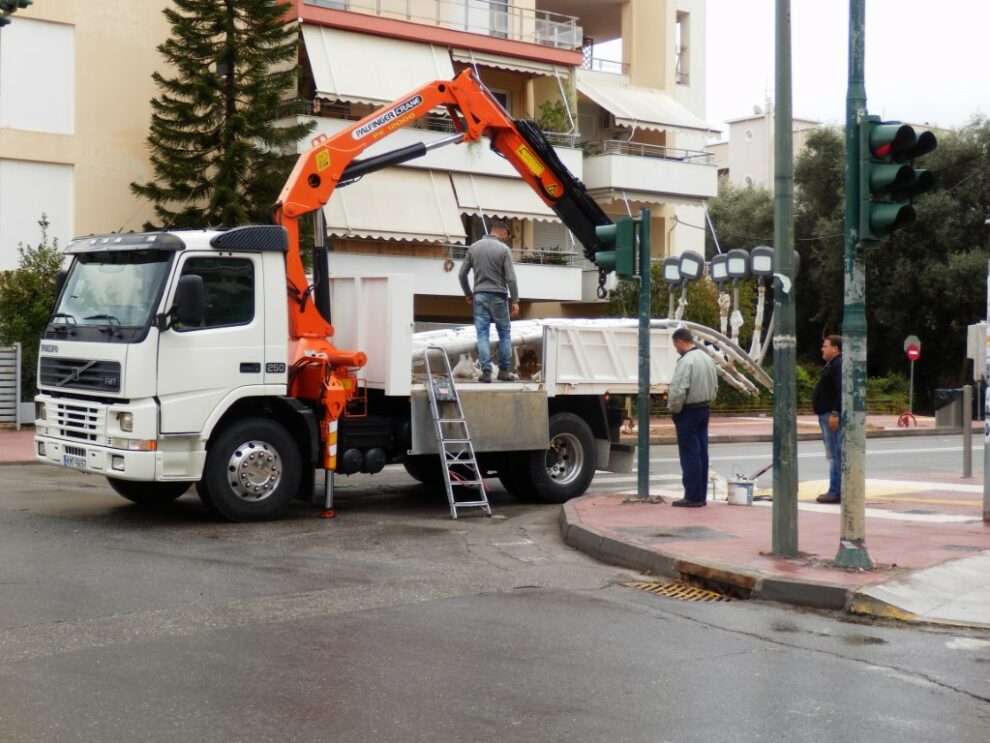 Νέοι φωτιστικοί ιστοί και σώματα στην Ηρώων