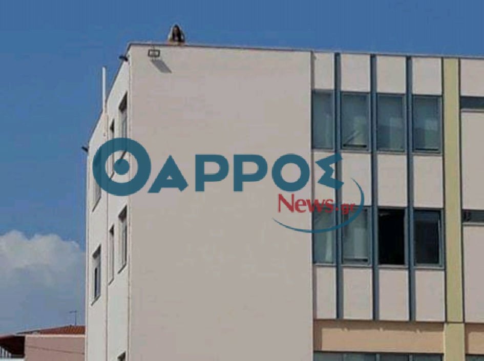 Καλαμάτα: Γυναίκα ανέβηκε στην ταράτσα του Δημαρχείου και απειλούσε ότι θα πέσει