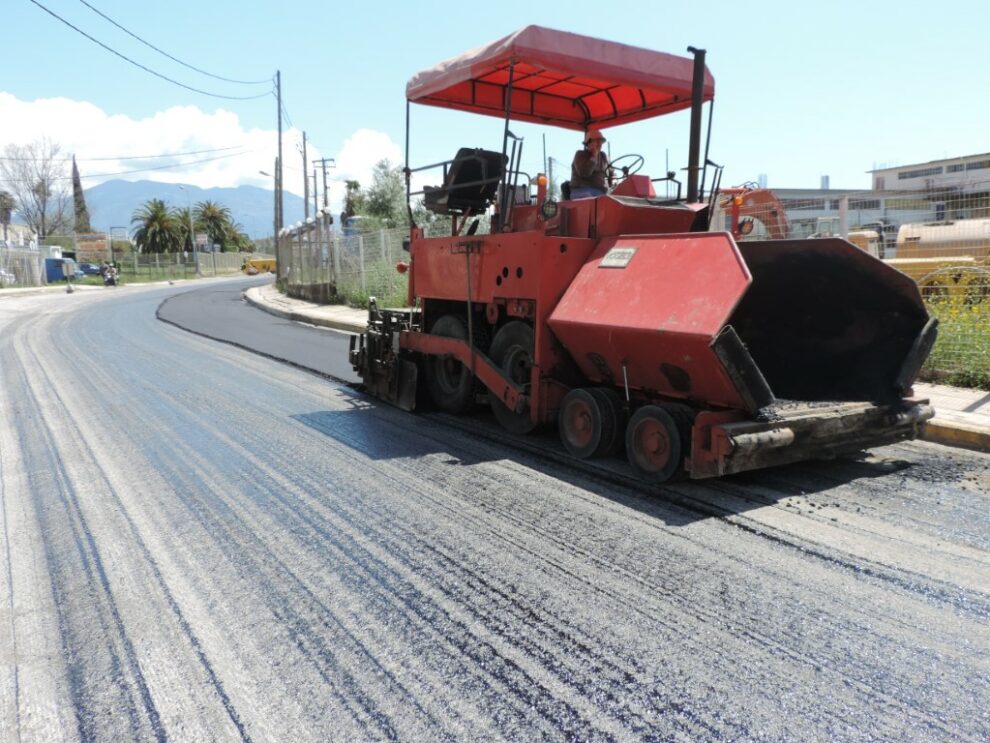 Άρχισε η ασφαλτόστρωση σε τμήμα της Αθηνών
