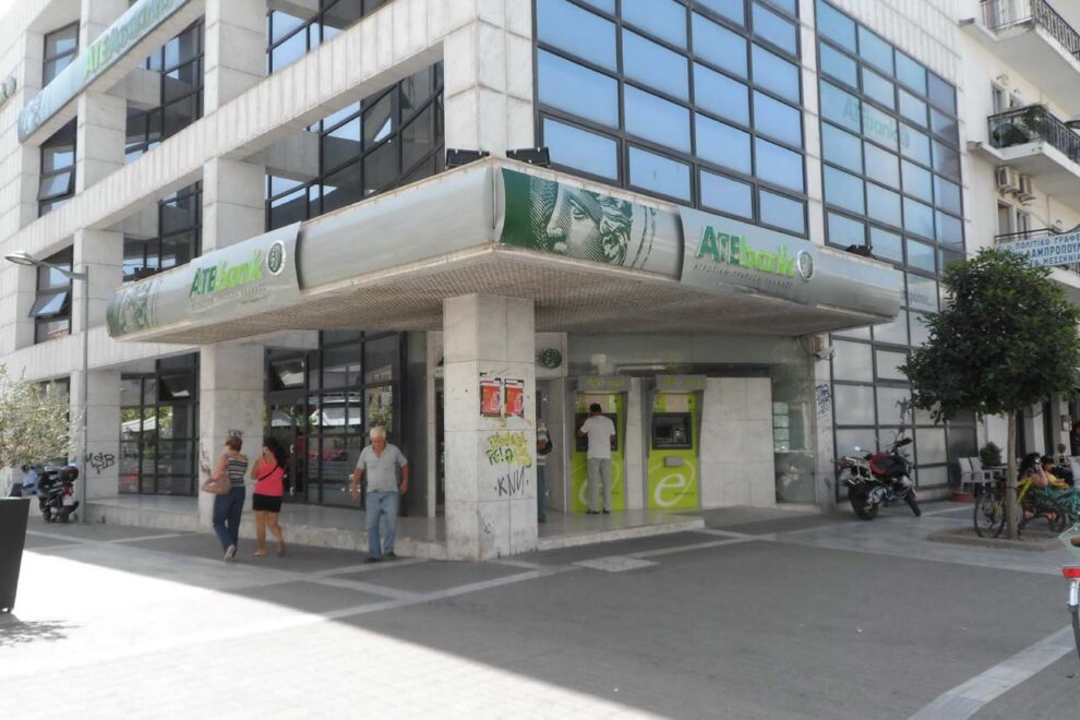 Συρρικνώνονται τα τραπεζικά υποκαταστήματα στην Καλαμάτα