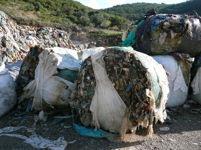 Άνοιξε για πολλοστή φορά η Μαραθόλακκα