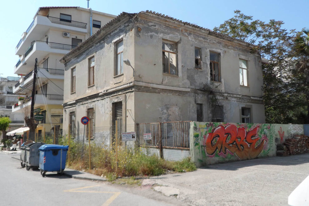 «Κωλοτούμπα» του δημάρχου για το κτήριο της ΔΕΗ