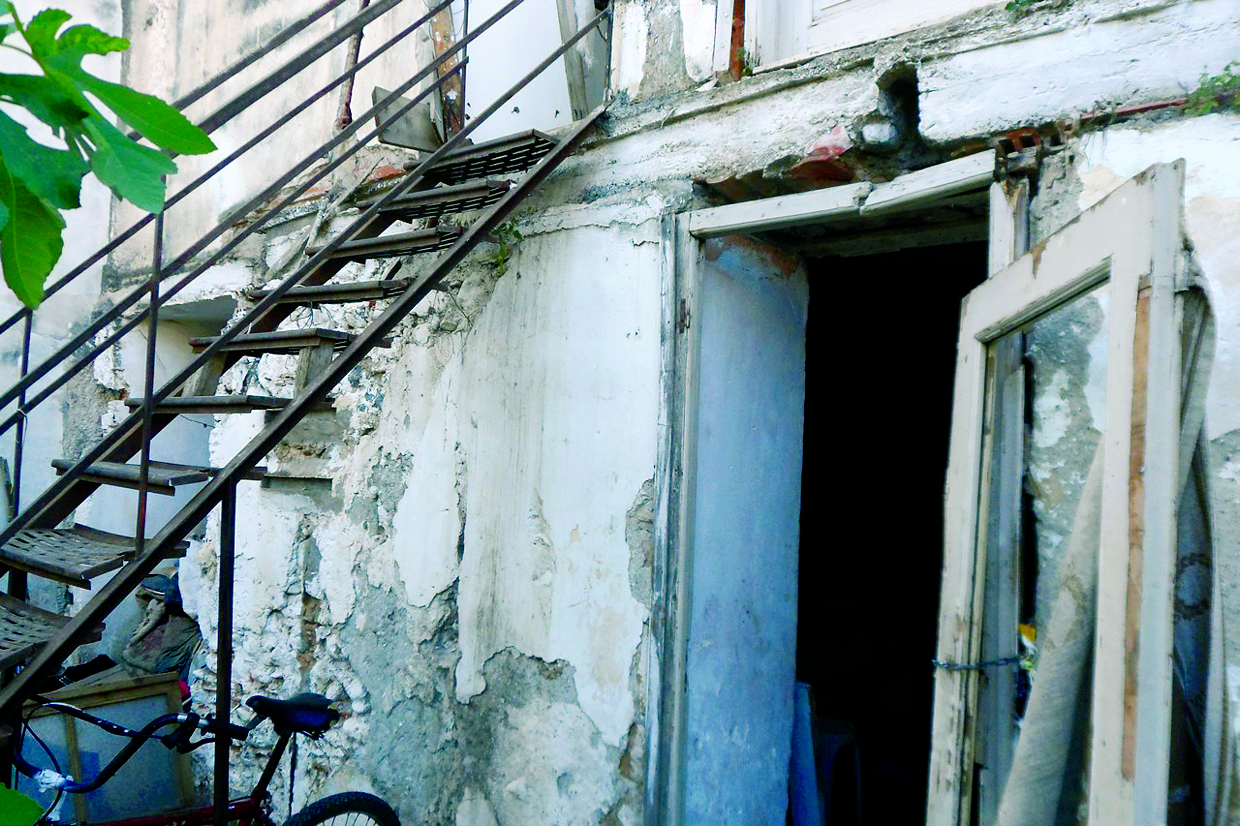 Σφράγιση και κατεδάφιση κτηρίων στην οδό Σταδίου