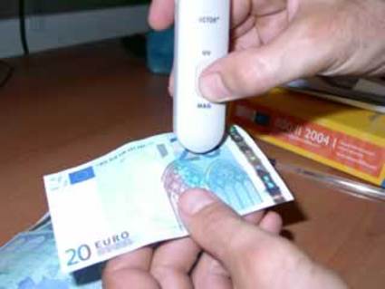 Κατηγορίες παραχάραξης και συμμορίας αντιμετωπίζουν οι νεαροί με τα πλαστά