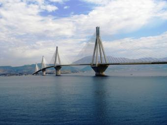 Νεαρός άνδρας έπεσε από τη γέφυρα του Ρίου !