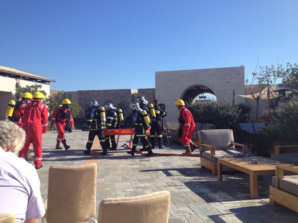 Άσκηση πυρκαγιάς στην Costa Navarino (φωτογραφίες)