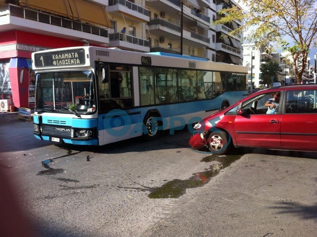 Σύγκρουση λεωφορείου με αυτοκίνητο στην Καλαμάτα