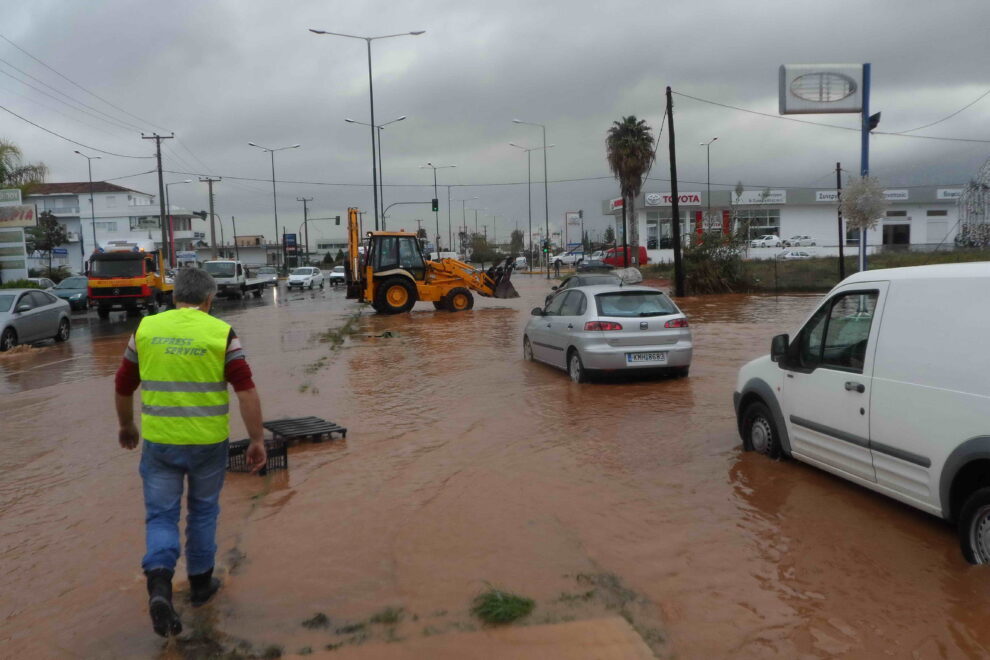 Σε επιφυλακή με εντολή Τατούλη η Περιφέρεια ενόψει έκτατου δελτίου καιρικών φαινομένων