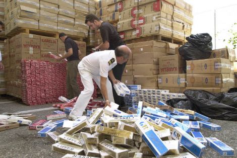 Εξαρθρώθηκε σπείρα που διακινούσε μεγάλες ποσότητες λαθραίων τσιγάρων