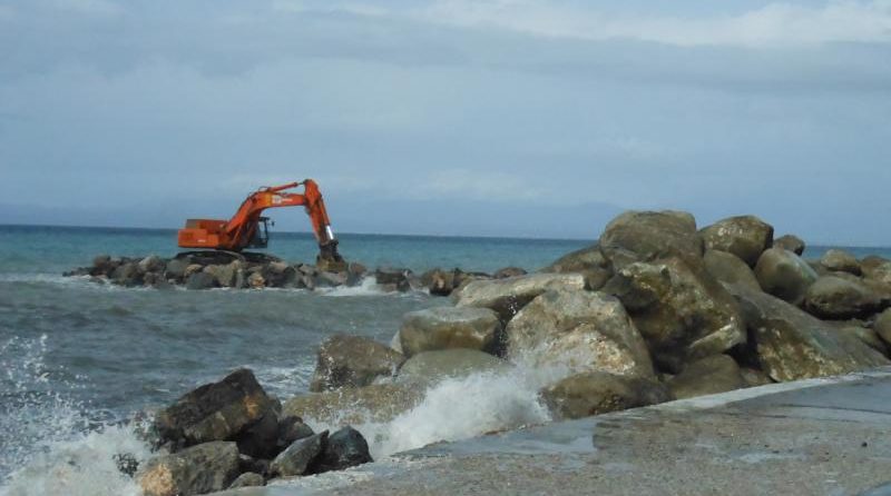 Συμπληρωματικά έργα σε αυτά  της προστασίας του Ακρογιαλίου