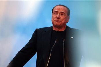 Αποπέμφθηκε ο Μπερλουσκόνι  (βίντεο)