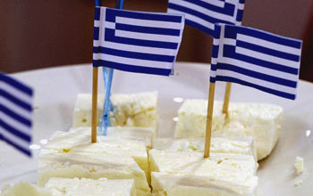 Οι Καναδοί αφαιρούν ελληνικές σημαίες και σύμβολα από τα προϊόντα τους τύπου φέτα