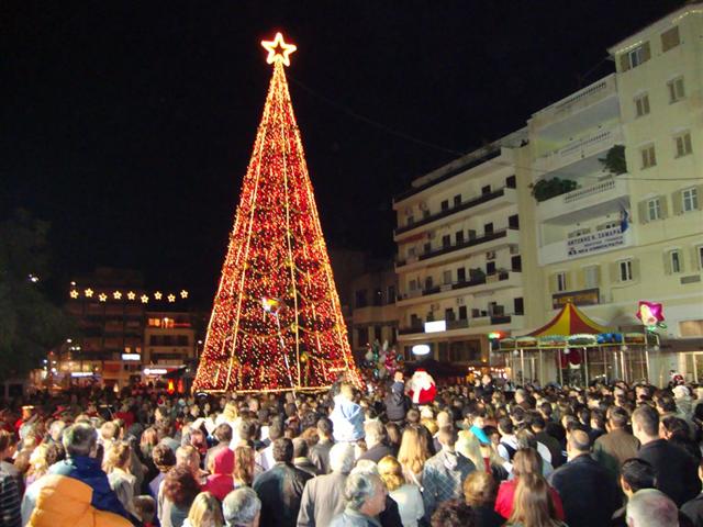 Το άναμμα του Χριστουγεννιάτικου δέντρου στην Καλαμάτα