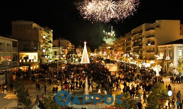 Χριστούγεννα στην Καλαμάτα: 144.000 ευρώ για λαμπιόνια, γιρλάντες και… πυροτεχνήματα