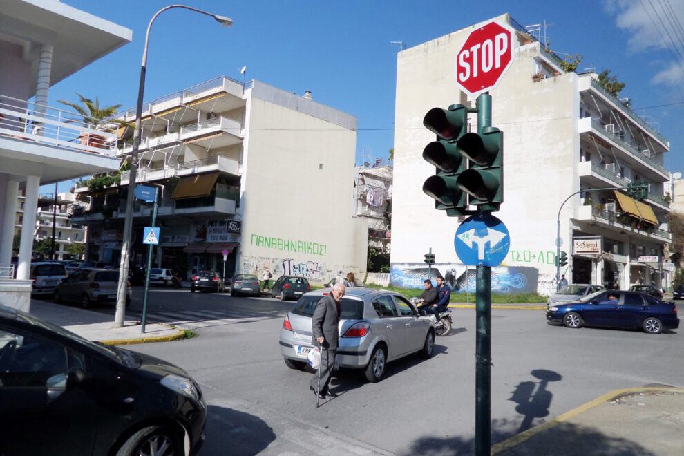 Βλάβη σε φωτεινούς σηματοδότες, αργεί η αποκατάσταση