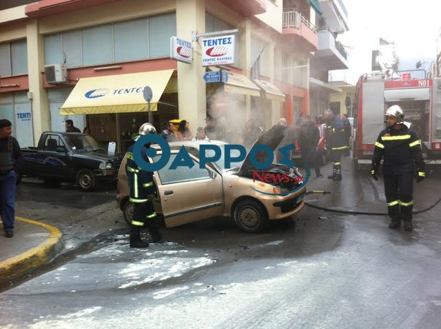 Φωτιά σε αυτοκίνητο στο κέντρο της Καλαμάτας (φωτογραφίες και βίντεο)