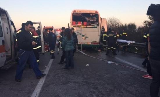 Δύο νεκροί – 22 τραυματίες στο τροχαίο δυστύχημα  (φωτογραφίες και βίντεο)
