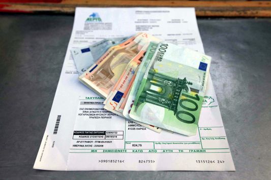 «Χαράτσι» από 50 έως 100 ευρώ στους πολίτες για τα σκουπίδια
