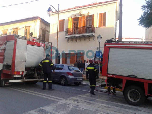 Φωτιά σε διαμέρισμα που ζουν φοιτητές στην Καλαμάτα (φωτογραφίες)